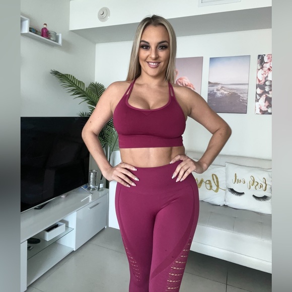 Workout leggings set top and red pants - Picture 8 of 10